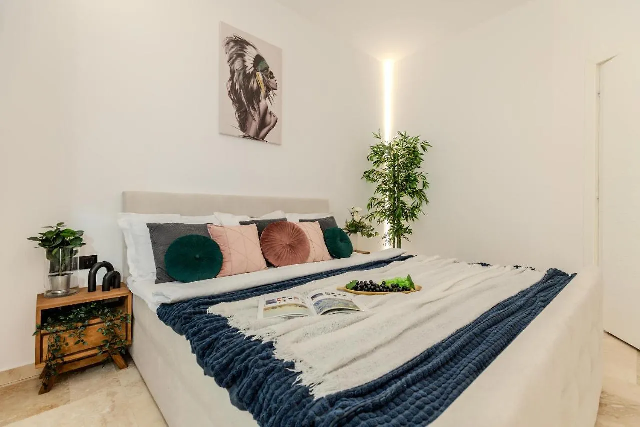 Apartamento Luxury & Comfort: Smart 2Br-Apt At Unirii Square Bucareste