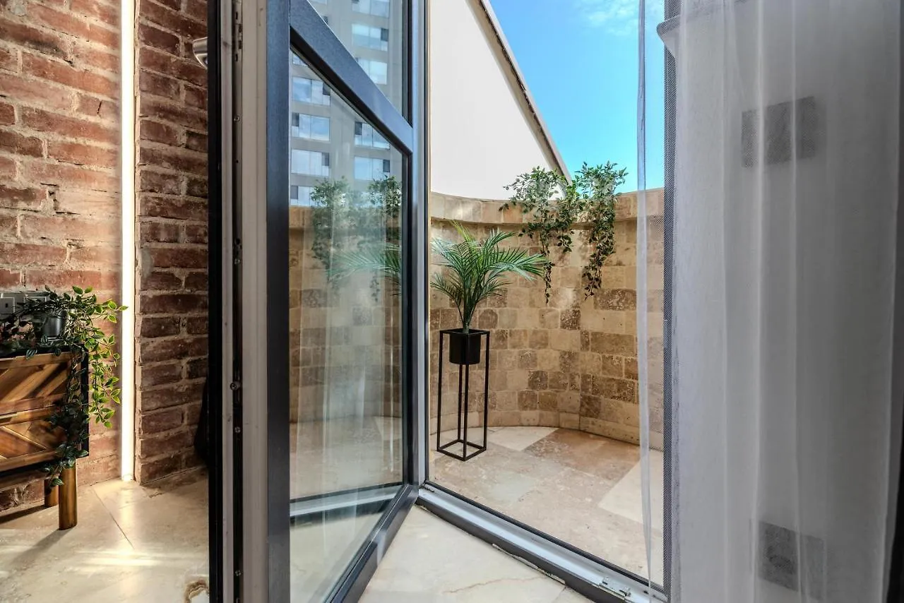 Luxury & Comfort: Smart 2Br-Apt At Unirii Square Bucareste
