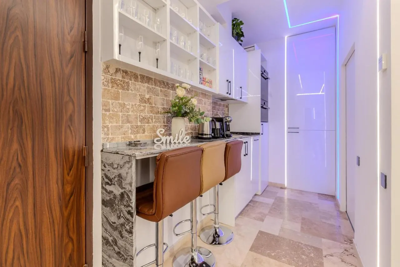 Luxury & Comfort: Smart 2Br-Apt At Unirii Square Bucareste Apartamento