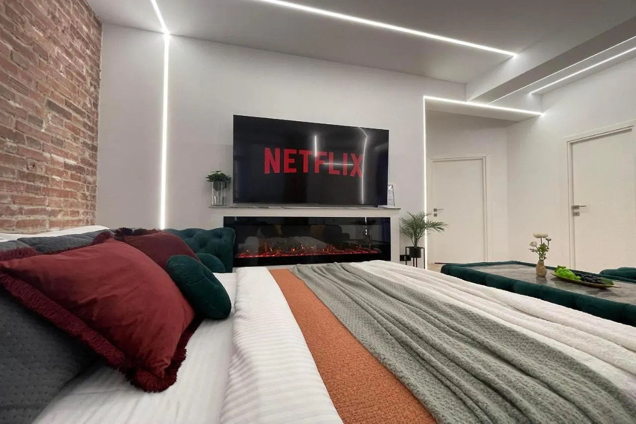 Luxury & Comfort: Smart 2Br-Apt At Unirii Square Bucareste 0*,  Roménia