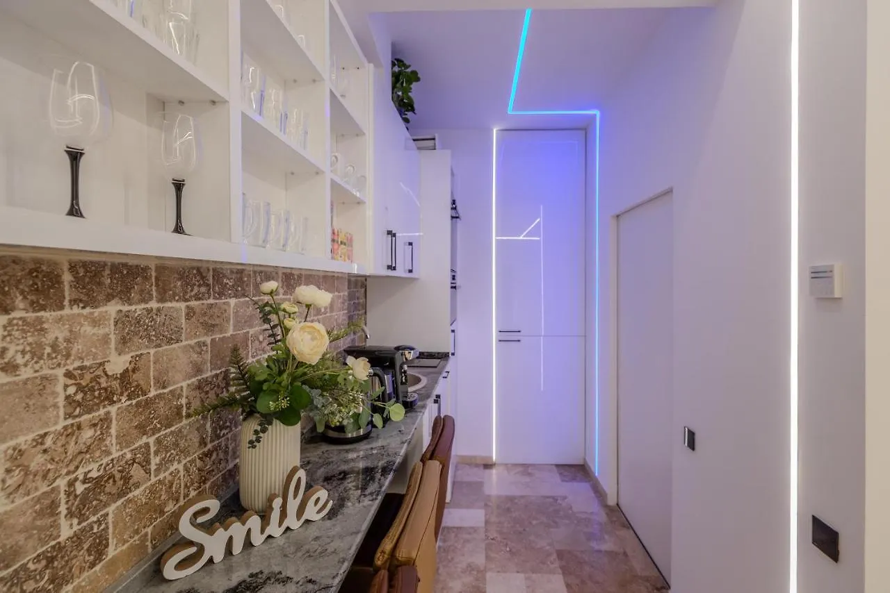 Luxury & Comfort: Smart 2Br-Apt At Unirii Square Bucareste