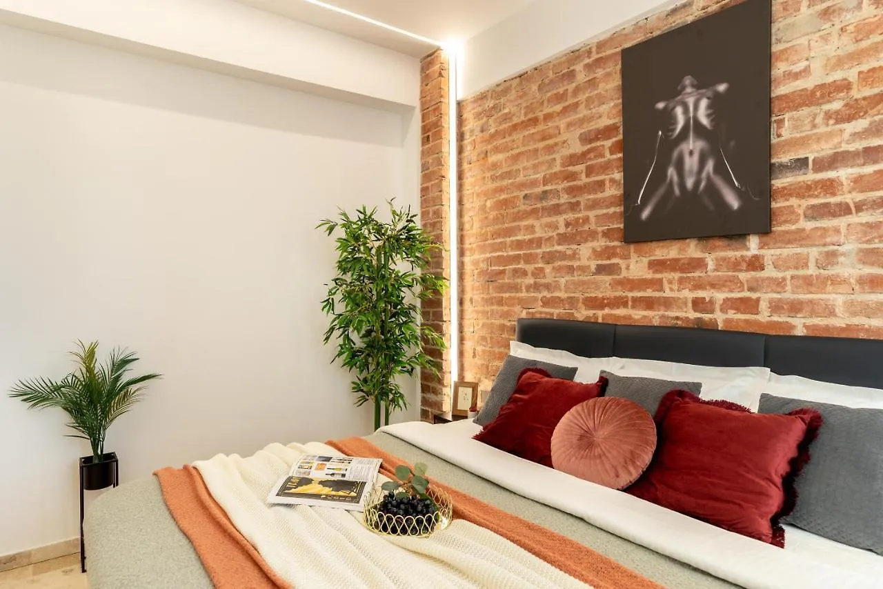 Daire Luxury & Comfort: Smart 2Br-Apt At Unirii Square Bükreş