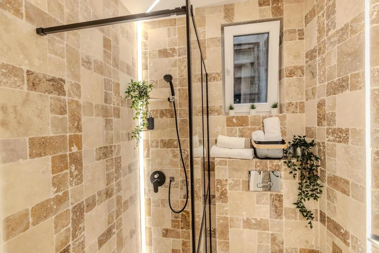 Luxury & Comfort: Smart 2Br-Apt At Unirii Square Bükreş Romanya