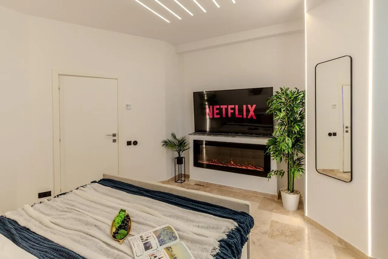 Daire Luxury & Comfort: Smart 2Br-Apt At Unirii Square Bükreş