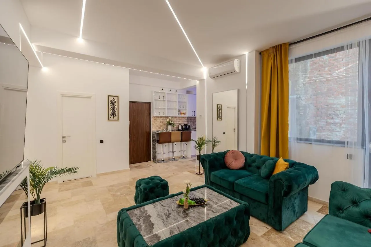 Daire Luxury & Comfort: Smart 2Br-Apt At Unirii Square Bükreş