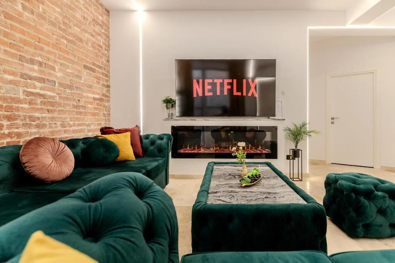 Luxury & Comfort: Smart 2Br-Apt At Unirii Square Bükreş Romanya