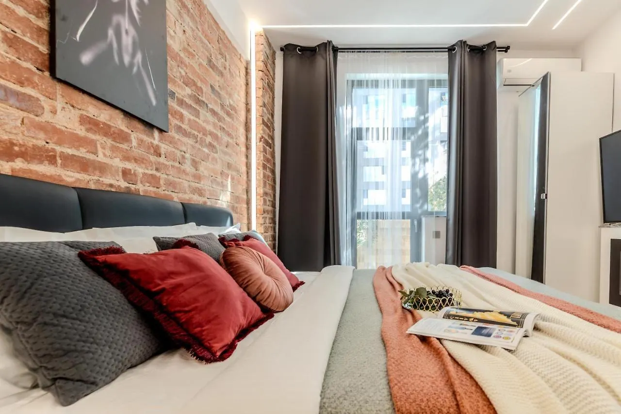 Luxury & Comfort: Smart 2Br-Apt At Unirii Square Bükreş Daire