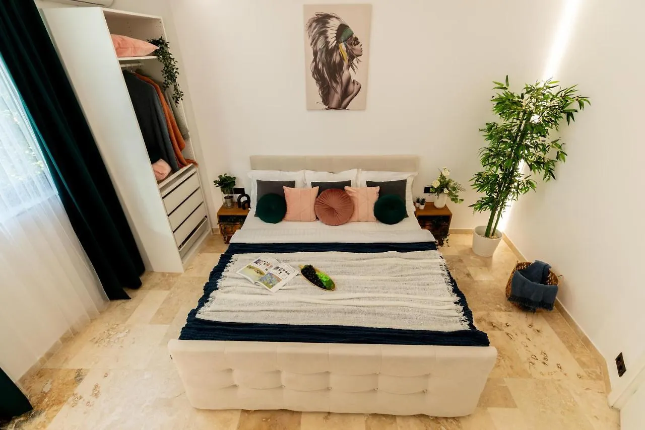 Daire Luxury & Comfort: Smart 2Br-Apt At Unirii Square Bükreş