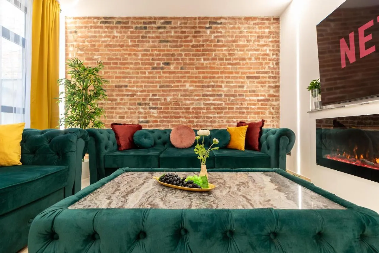 Luxury & Comfort: Smart 2Br-Apt At Unirii Square Bükreş Daire