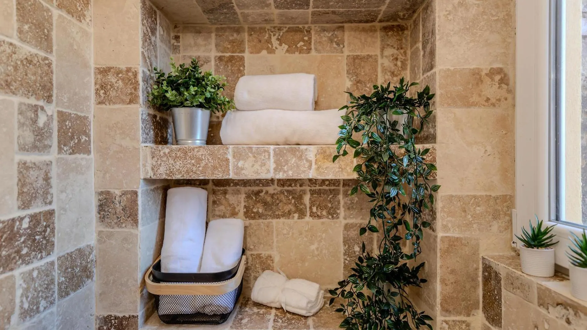 Luxury & Comfort: Smart 2Br-Apt At Unirii Square Bükreş Daire